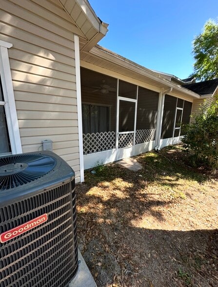 Building Photo - 4700 SW Archer Rd