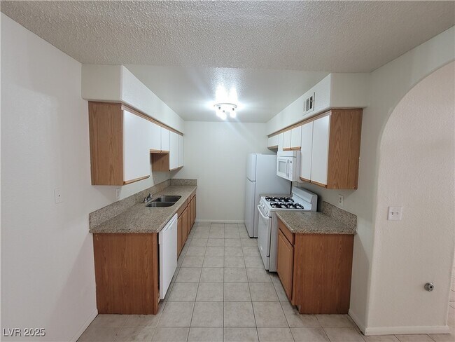 Building Photo - 1608 N Torrey Pines Dr