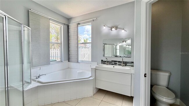 Building Photo - 4860 Chalfont Dr