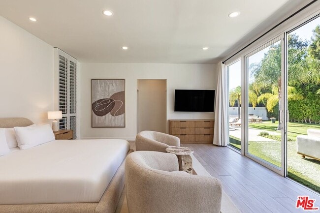 Building Photo - 703 N Maple Dr