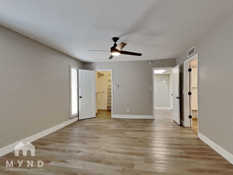 Building Photo - 7043 E Hearn Rd