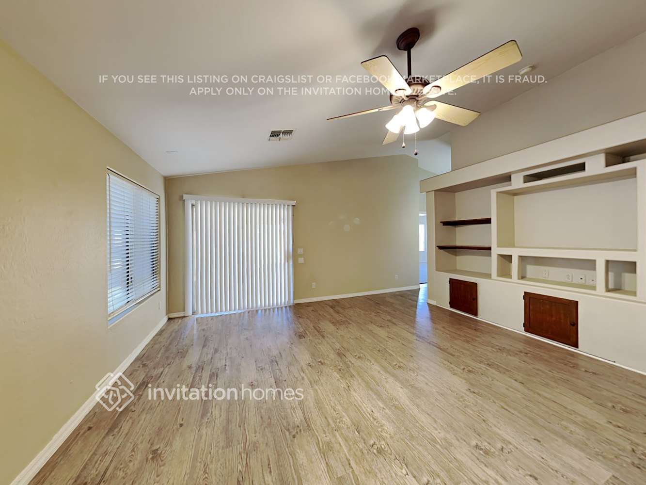 Building Photo - 13516 W Solano Dr