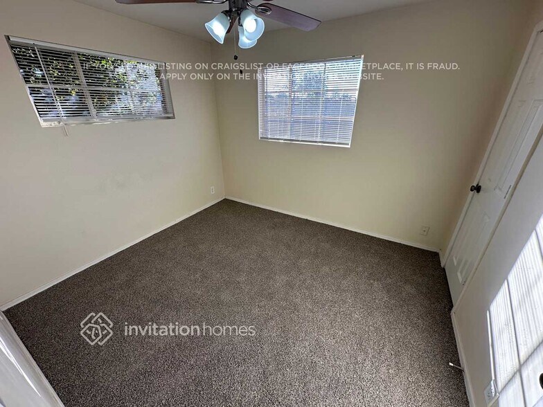 Building Photo - 3725 E Sheridan St