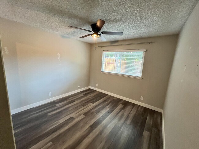 Building Photo - SAC T 4824 - 4826