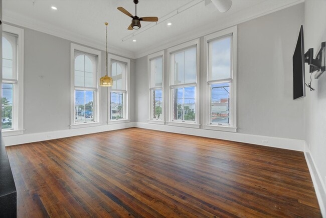 Building Photo - 2206 The Strand