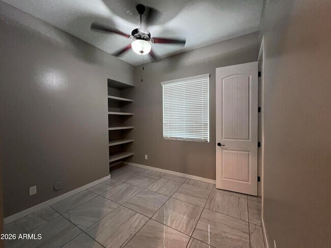Building Photo - 1705 W Dawn Dr