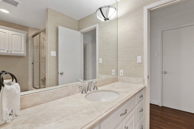 Building Photo - Jewel of Home, Large Lot,  in Wonderful Walkable Neighborhood!