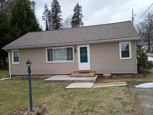 Building Photo - 209 Walnut St