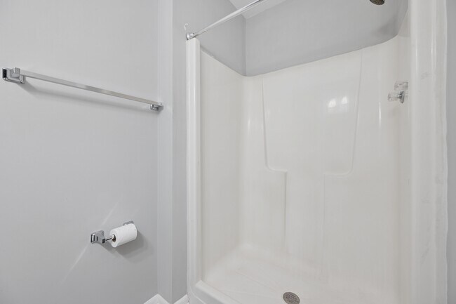 Building Photo - 1615 Colonial Way