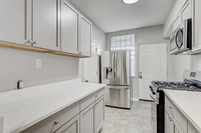 Building Photo - 6723 S Chappel Ave