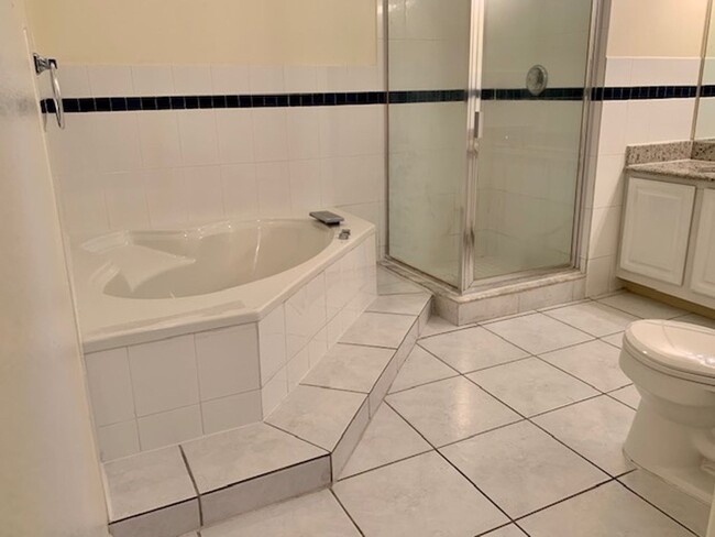 Building Photo - Location, Location, Location! Spacious Tow...