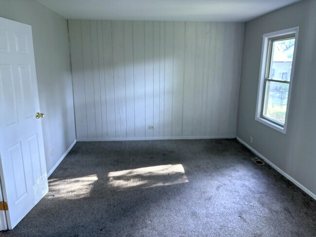 Building Photo - 277 Navajo Dr