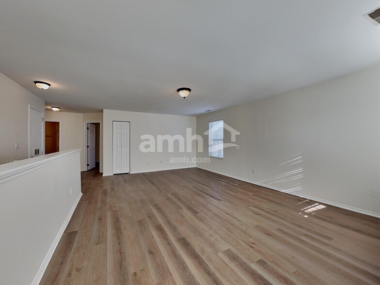 Building Photo - 4455 Westhill Pl