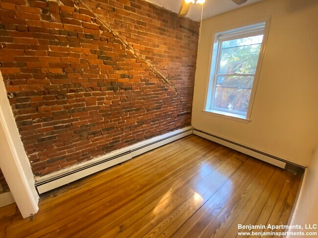 Building Photo - 48 Garden St