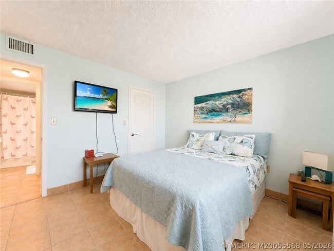 Building Photo - 7440 S Ocean Dr