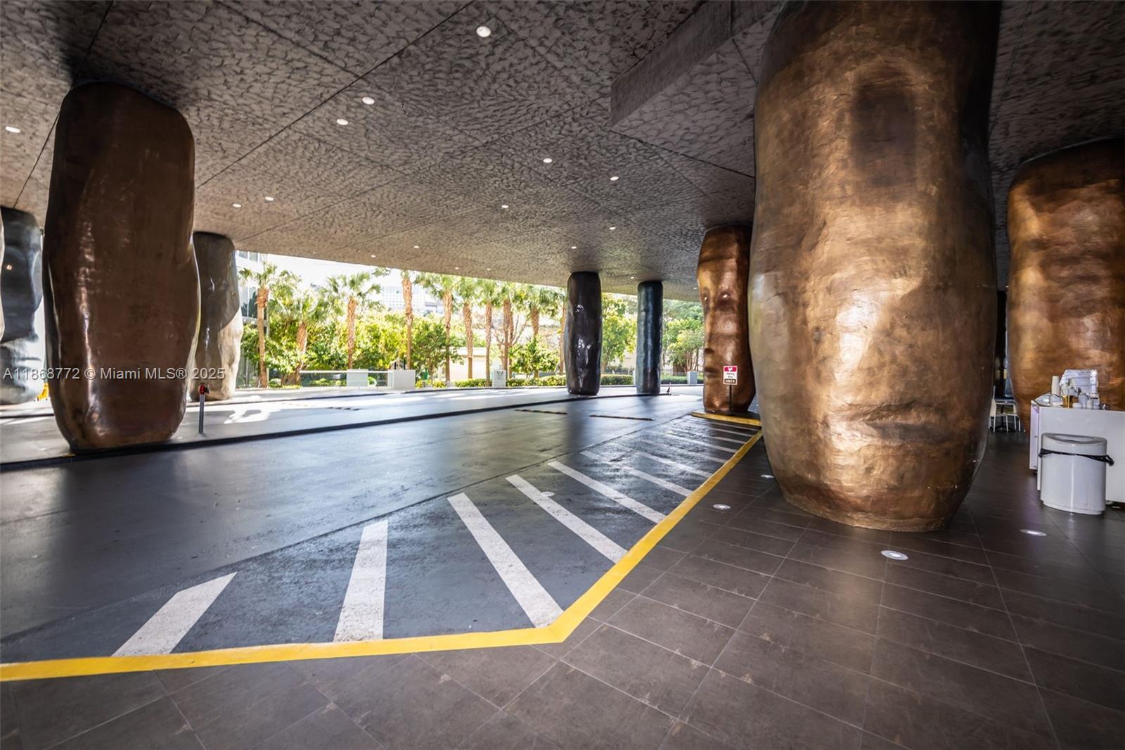 Building Photo - 495 Brickell Ave