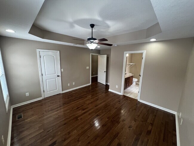 Building Photo - 3462 Southwood Dr