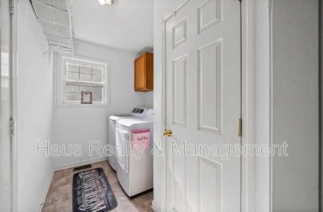 Building Photo - 674 Superior Ln