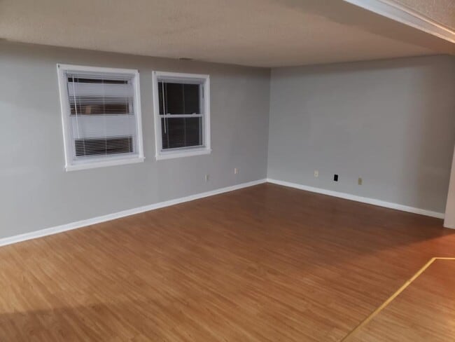 Building Photo - 1040 Briar Manor