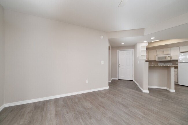 Building Photo - 10410 N Cave Creek Rd