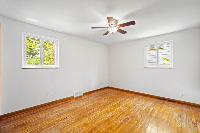 Building Photo - AVAILABLE AUGUST 1ST! STUNNING 3 BEDROOM IN BEECHVIEW!