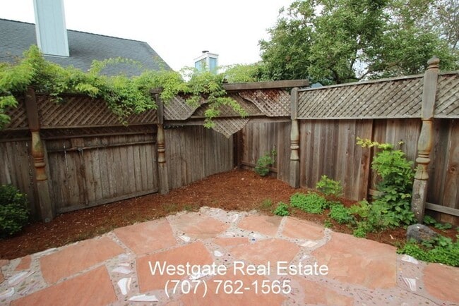 Building Photo - 1439 Morning Glory Dr