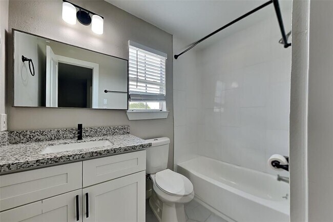 Building Photo - 7447 River Pines Dr