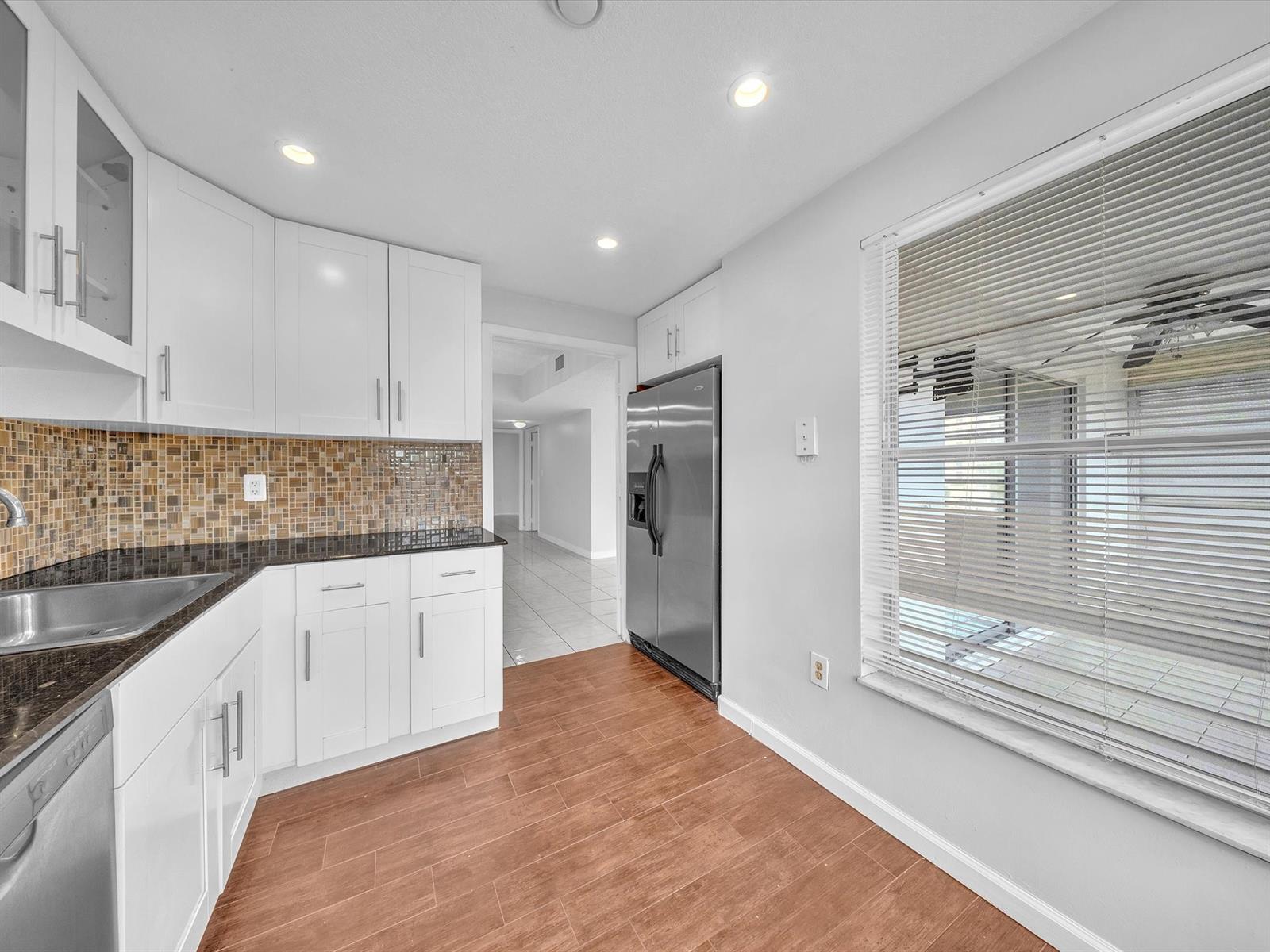 Building Photo - 4156 Inverrary Dr