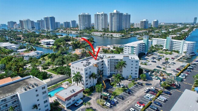 Building Photo - 3181 S Ocean Dr