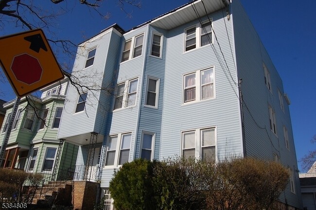 Primary Photo - 417 S 14th St