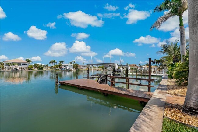 Building Photo - 10124 Yacht Club Dr