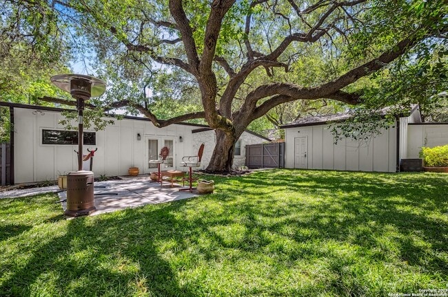 Building Photo - 423 College Blvd