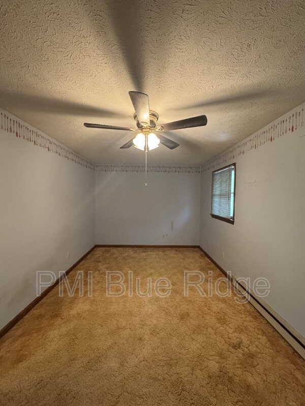 Building Photo - 10 Laurel Brook Dr