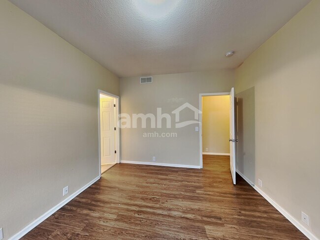 Building Photo - 209 Homestead Way