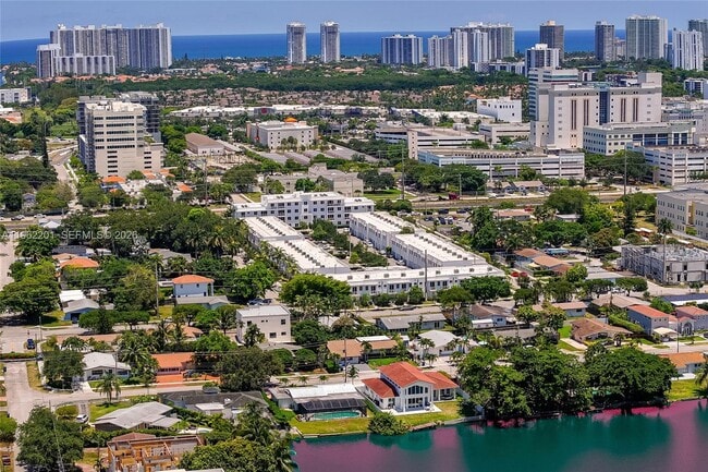 Building Photo - 21320 NE 25th Ct