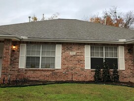 Building Photo - 1805 Sara Dr