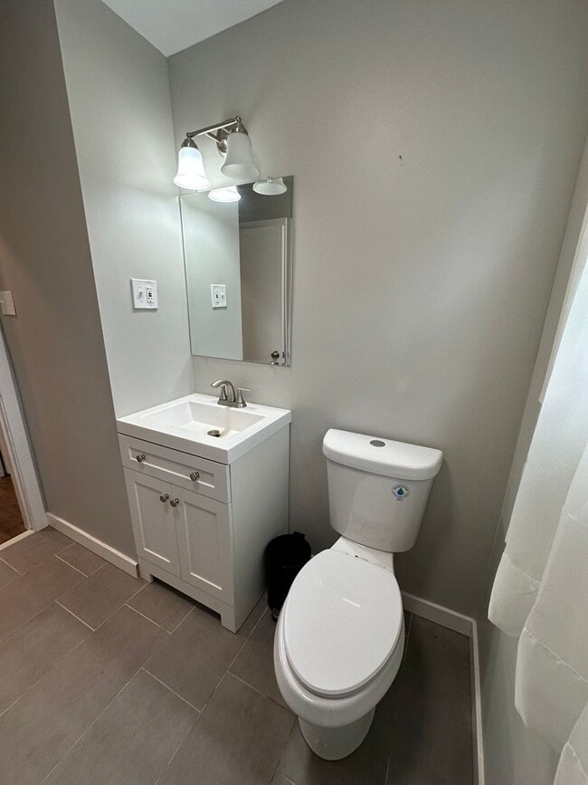 Building Photo - 3 Bedroom - 1 Bathroom - Single story living with unfinished basement for storage!