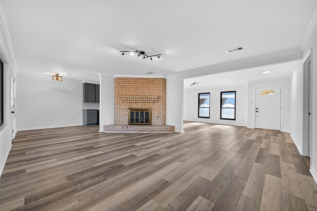 Building Photo - 17418 Largs Cir