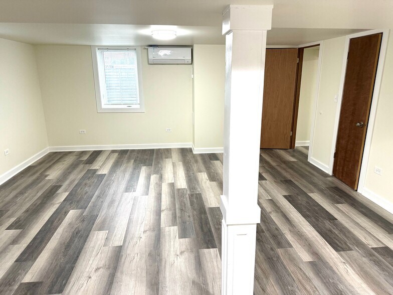 Building Photo - 10351 Cambridge St