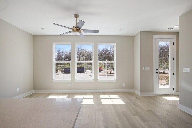 Building Photo - 908 Anderson Ln