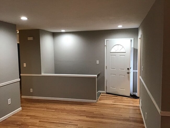 Building Photo - COMING SOON!! 3 bed, 2 bath Newly Remodeled