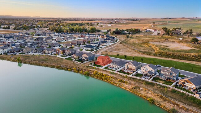 Building Photo - 580 Boxwood Dr