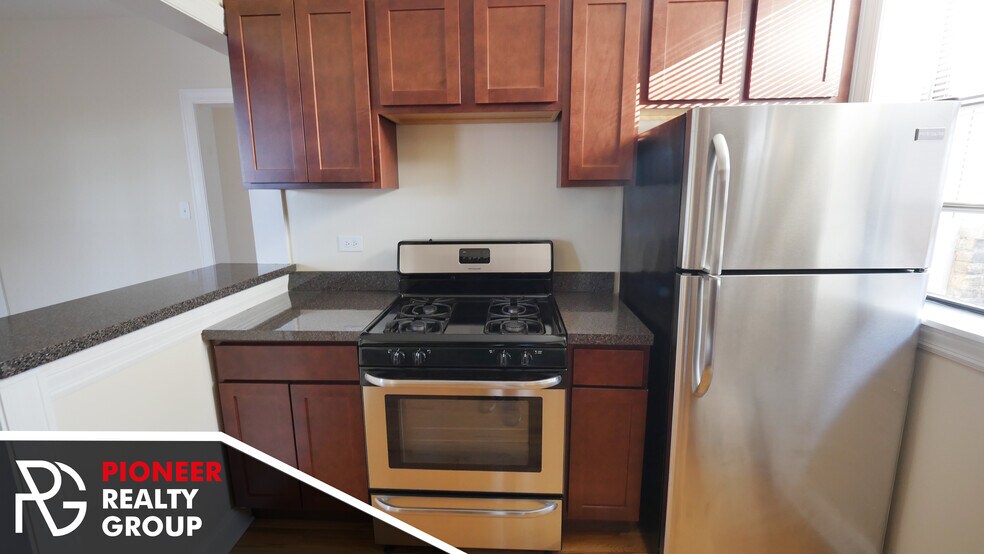 Building Photo - 1446 W Byron St