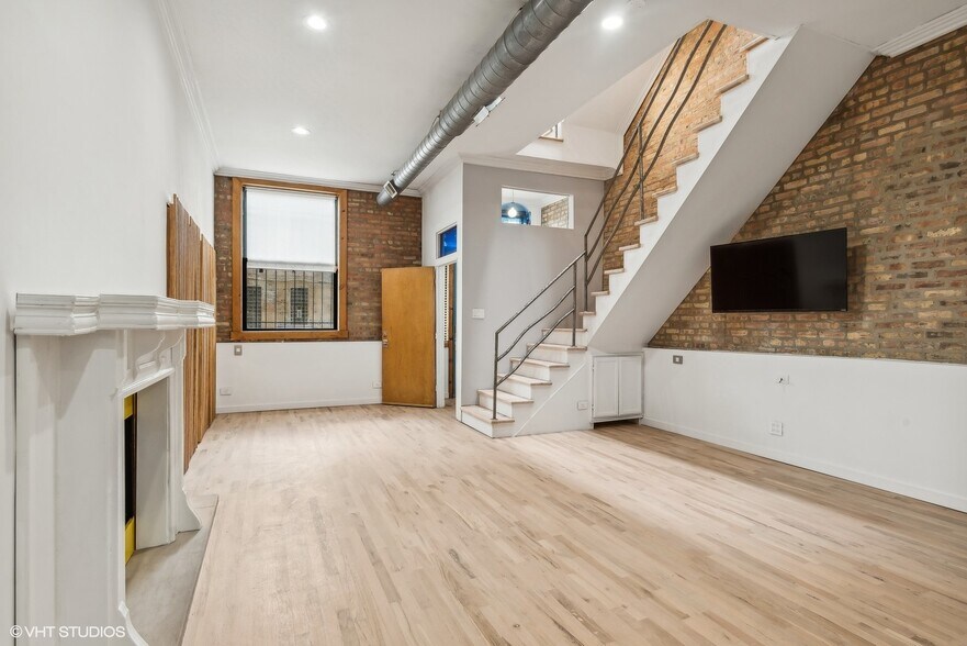 Building Photo - 2156 W Hubbard St