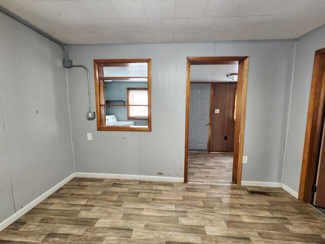 Building Photo - 403 9th Ave SW