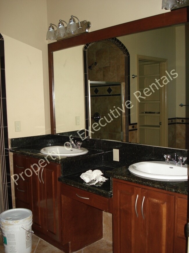 Building Photo - 4206 Tres Ninos Dr