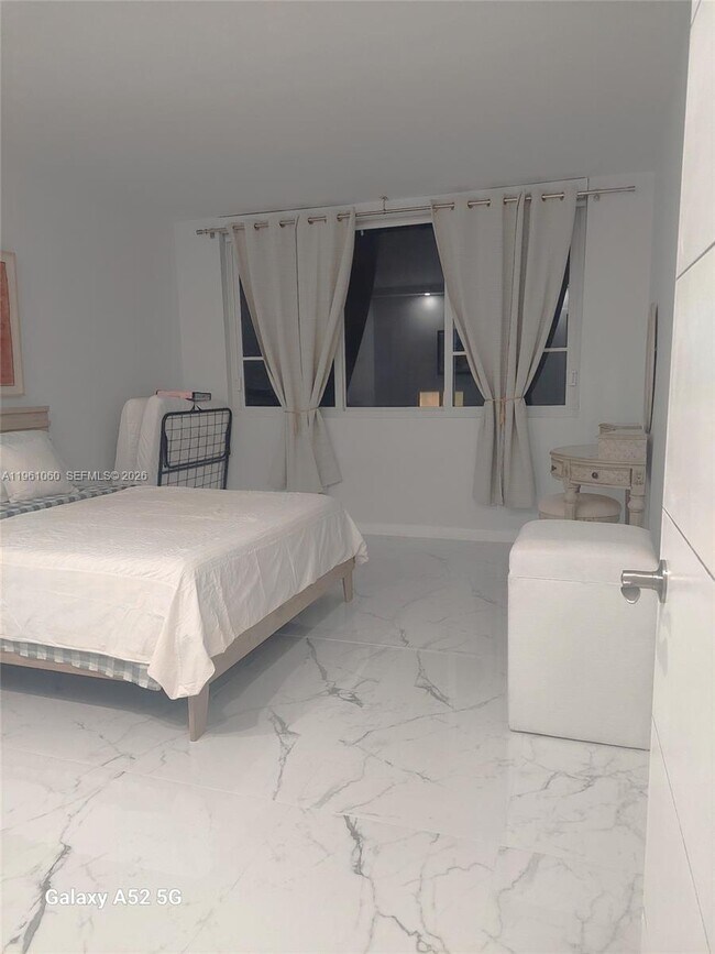 Building Photo - 5005 Collins Ave