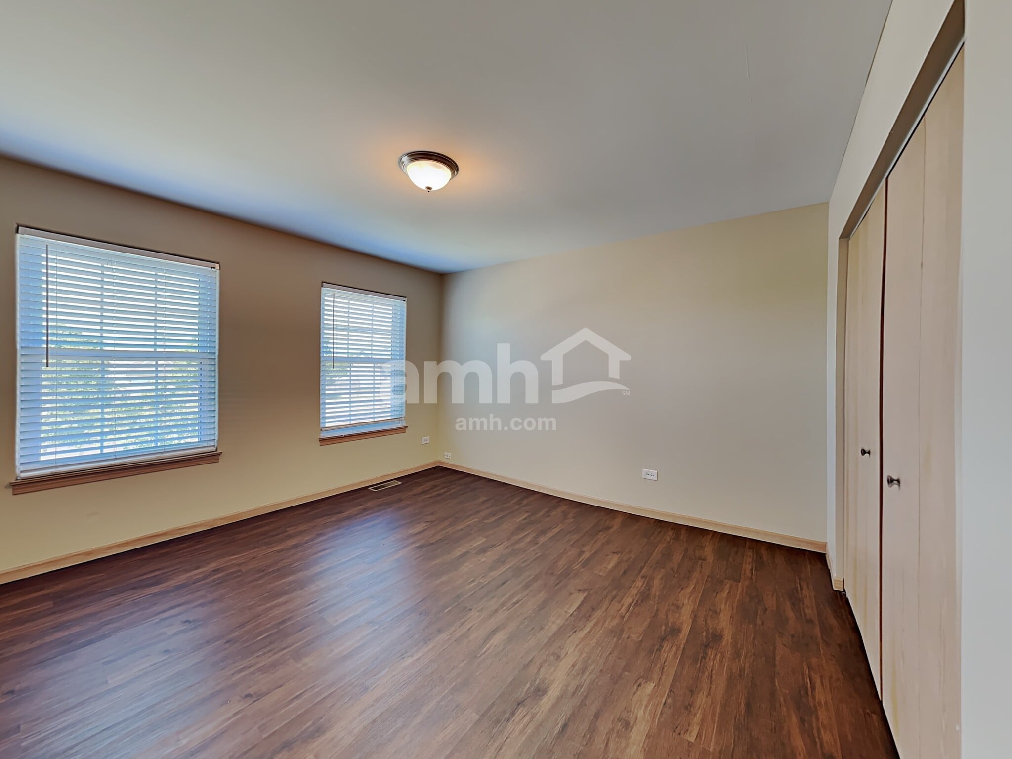 Building Photo - 916 Mazalin Dr