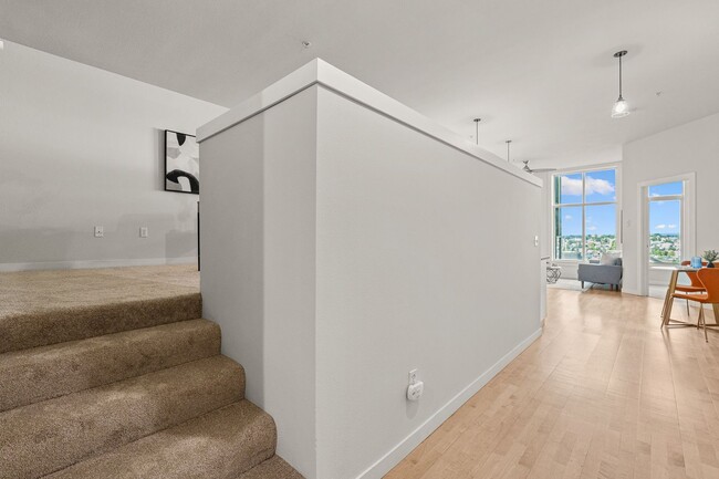 Building Photo - Portal Condominiums ~ Queen Anne