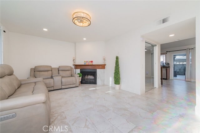 Building Photo - 7 Fairside